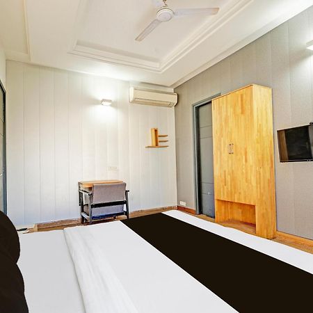 Townhouse Sector 49 Sohna Road Hotel Gurgaon Buitenkant foto
